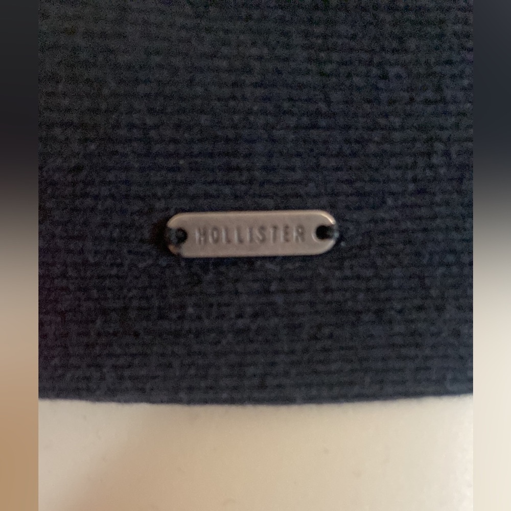 Hollister – black, ribbed, long sleeve crop top